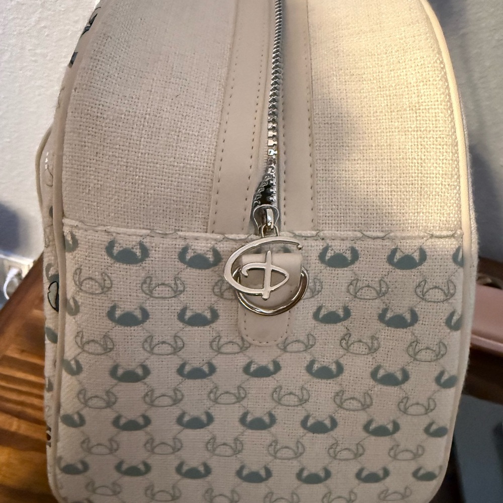 Primark Stitch Weekender Bag - Picture 3 of 7